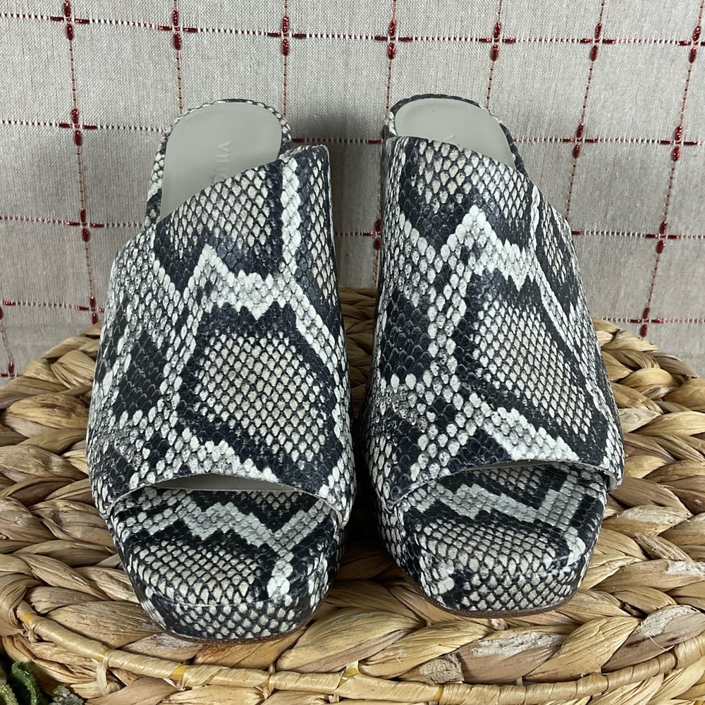 Vince “Wyatt” Snakeskin Embossed Leather Heeled Sandals Size 6 Mules NWOB - Picture 5 of 8
